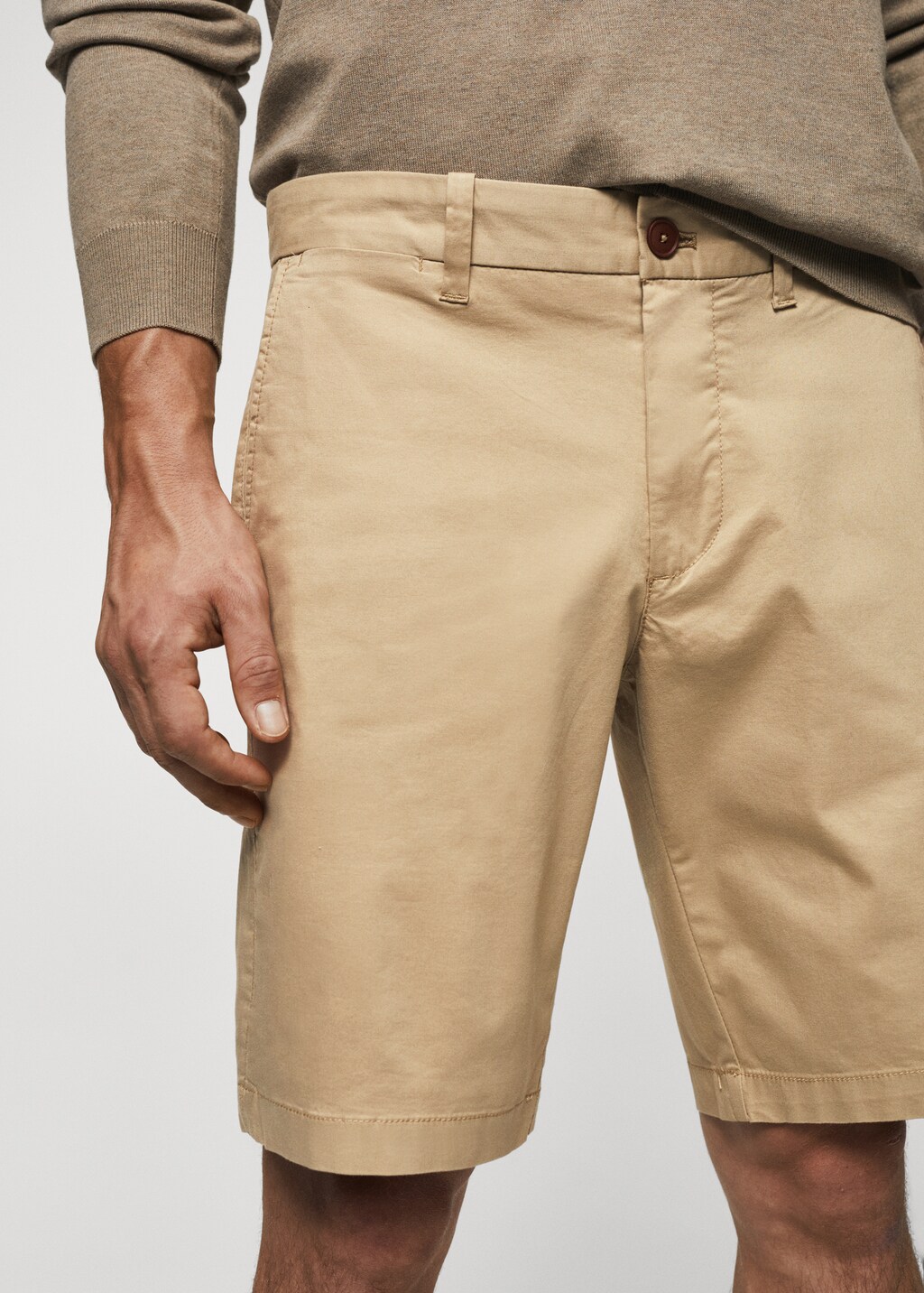 Slim-fit chino cotton bermuda shorts - Details of the article 1