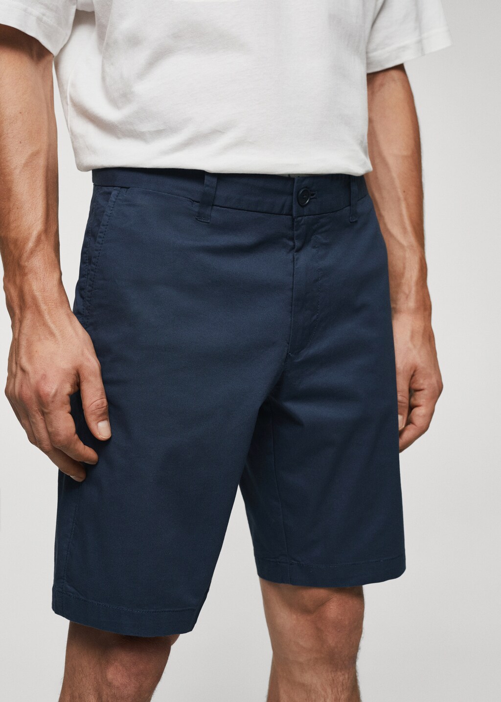 Slim-fit chino cotton bermuda shorts - Details of the article 1