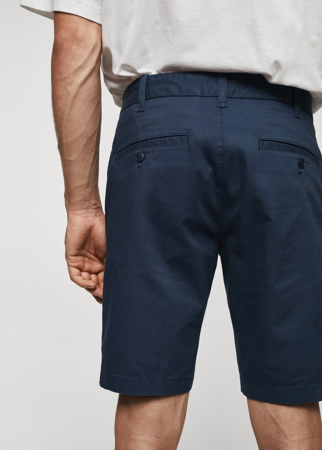 Slim-fit chino cotton bermuda shorts - Details of the article 4