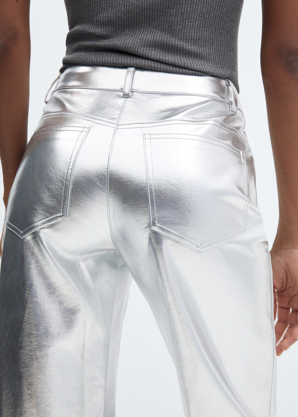 Metallic leather-effect trousers - Details of the article 2