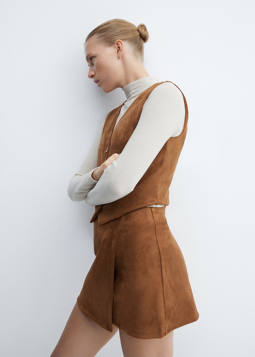 Suede gilet - Details of the article 2