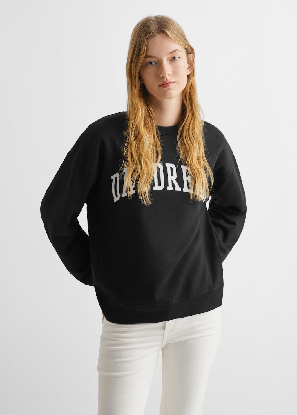 Gemustertes Sweatshirt mit Aufschrift - Mittlere Ansicht