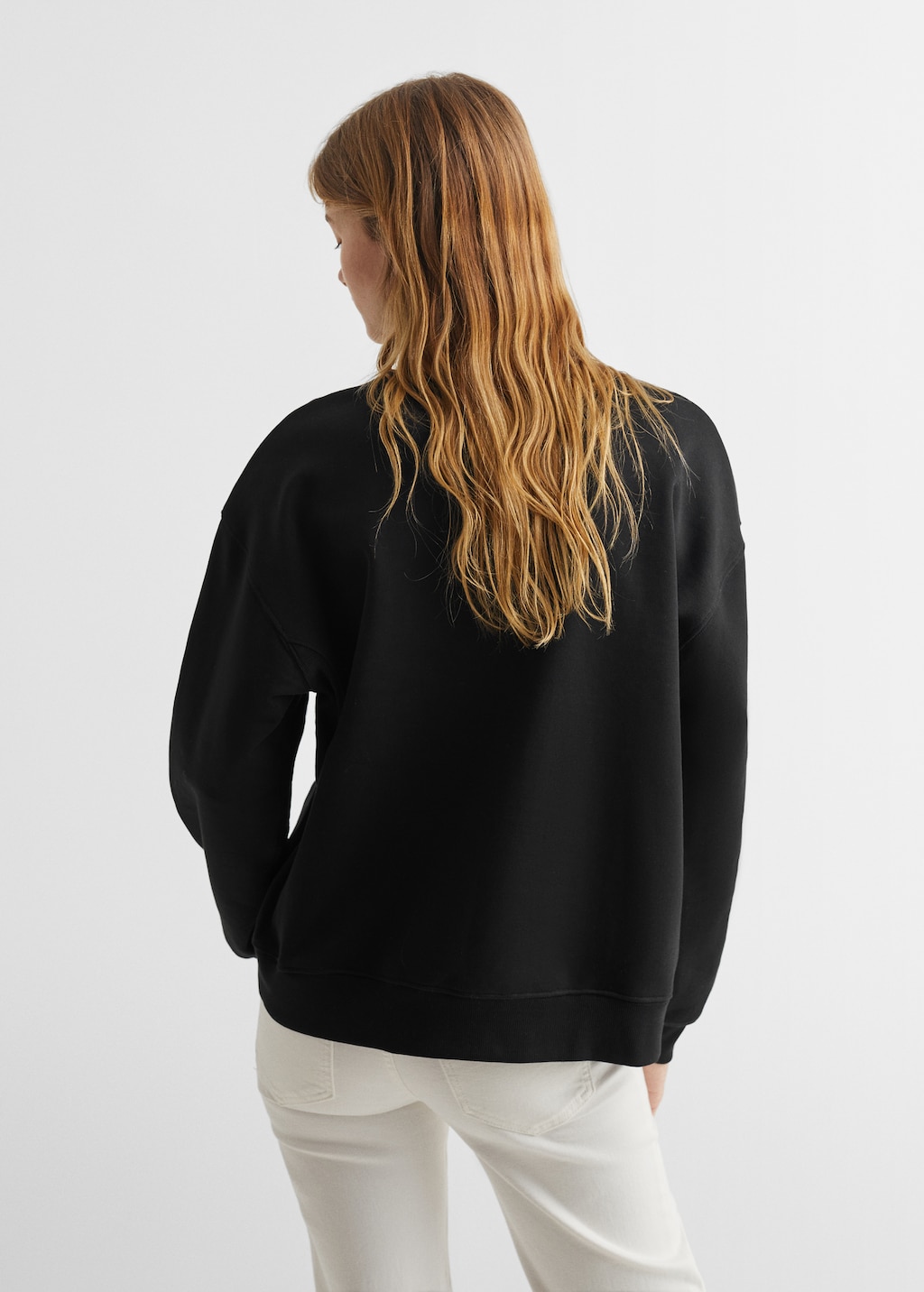 Gemustertes Sweatshirt mit Aufschrift - Rückseite des Artikels