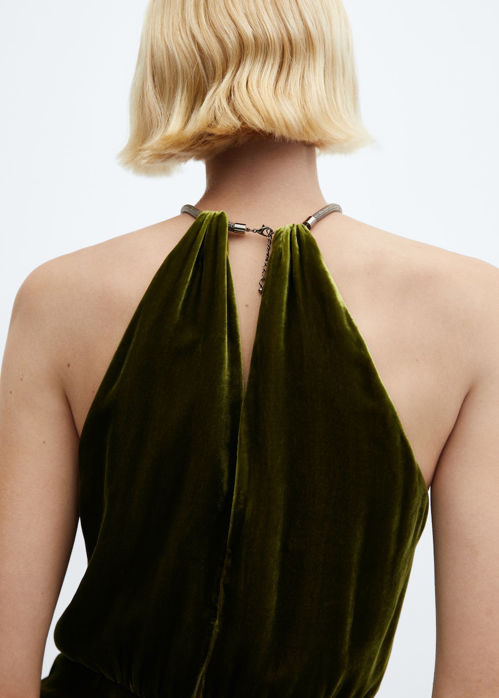 Halter-neck velvet jumpsuit - Details of the article 4