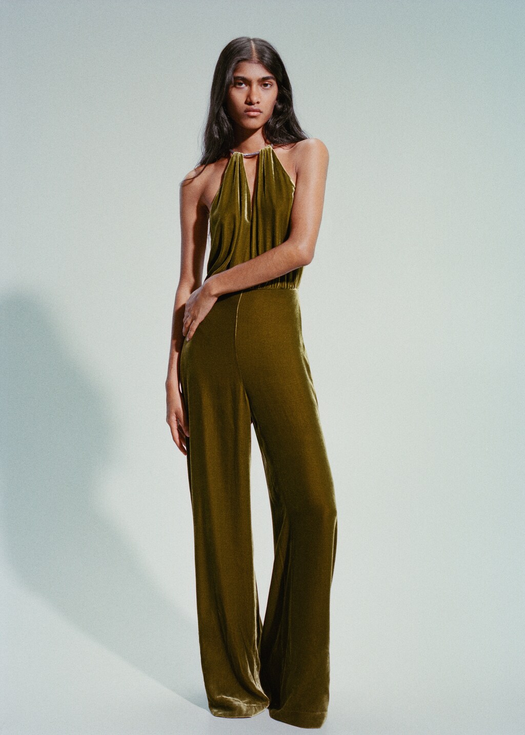 Halter-neck velvet jumpsuit - Details of the article 7