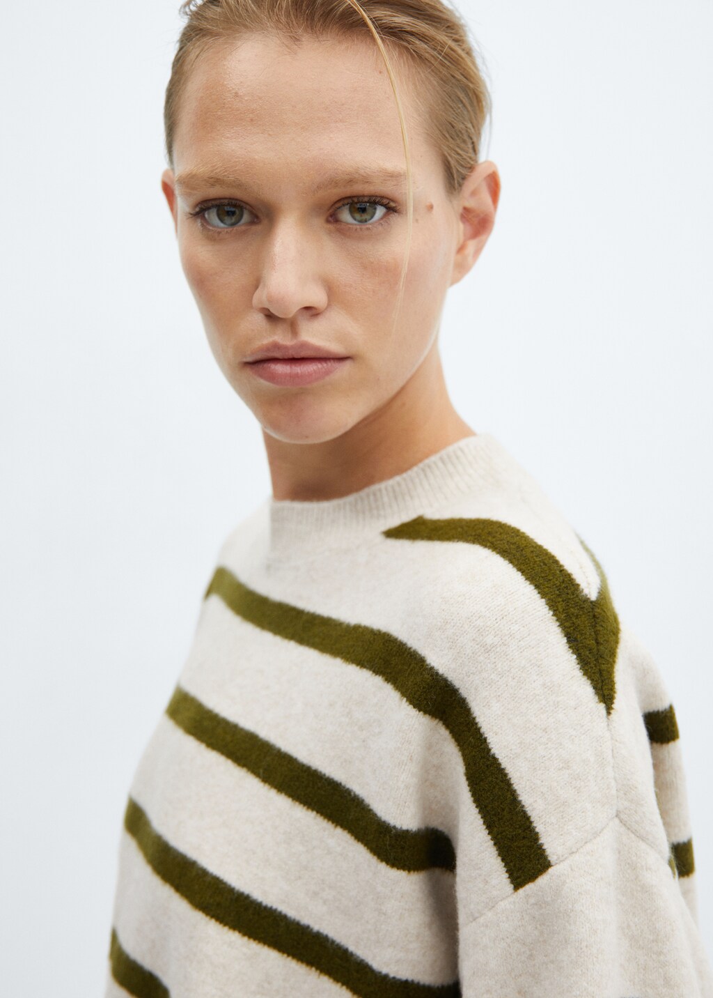 Round-neck striped sweater - Details of the article 1