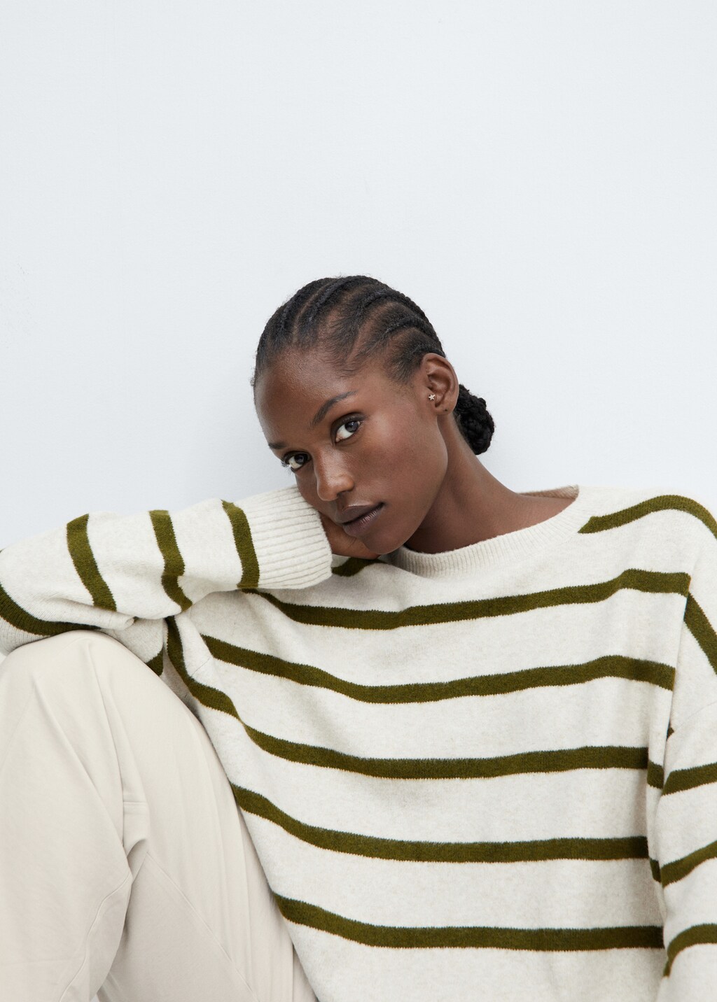 Round-neck striped sweater - Details of the article 4