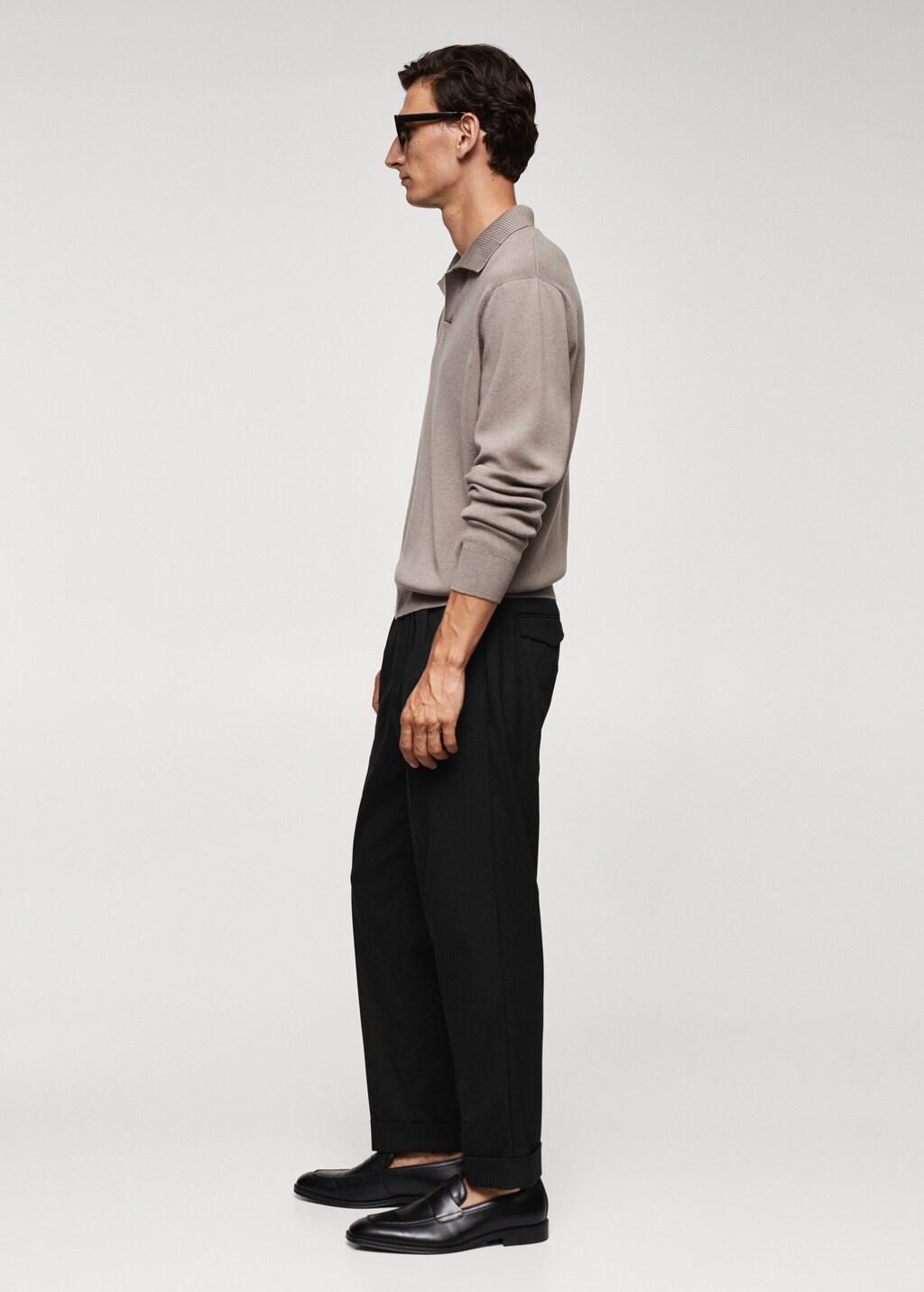 Pleated trousers under cuff - Details of the article 2