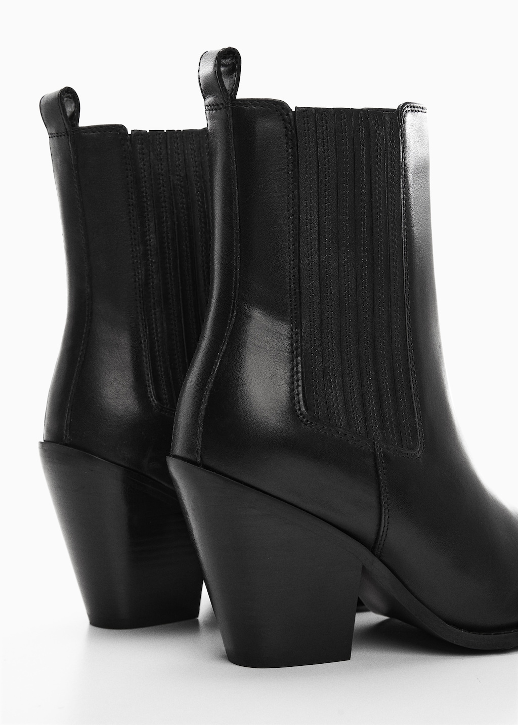 Cowboy-style leather ankle boots - Details of the article 1