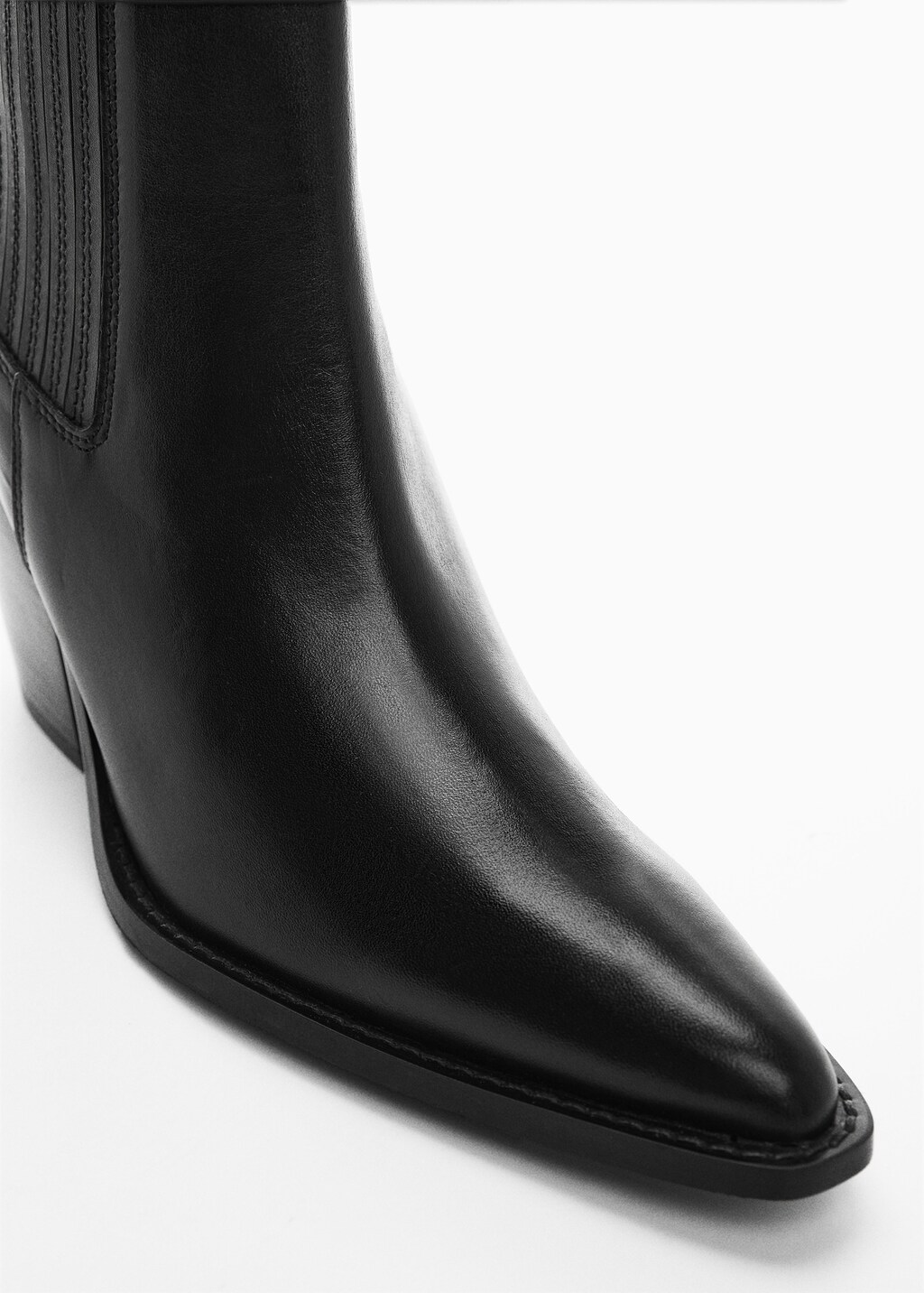 Cowboy-style leather ankle boots - Details of the article 2