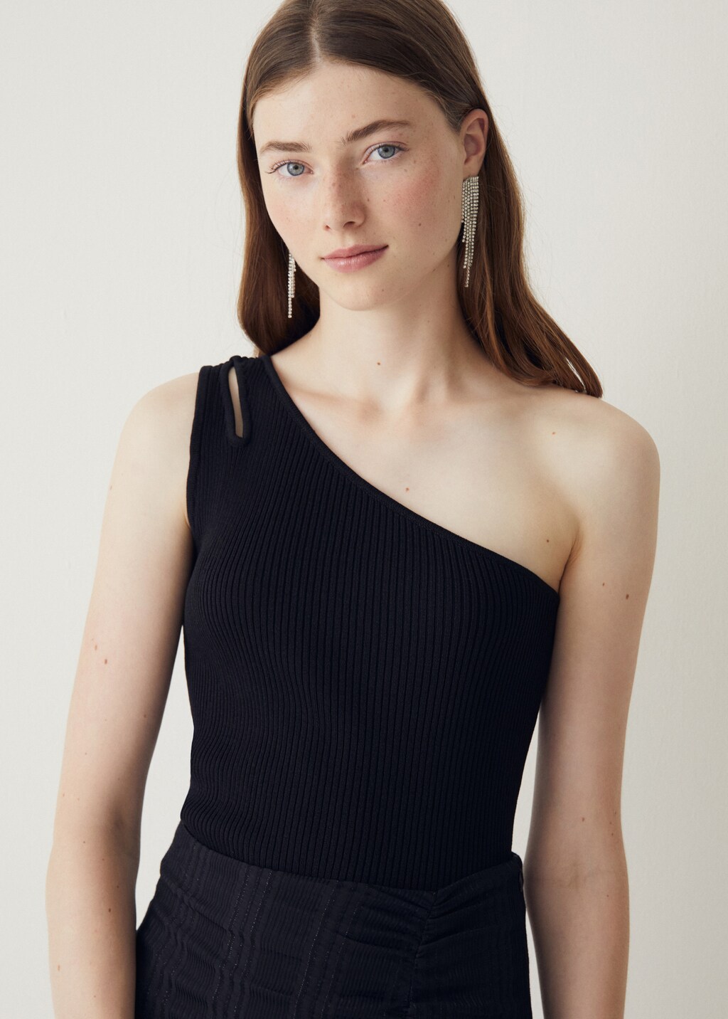 Asymmetrical crop top - Details of the article 5