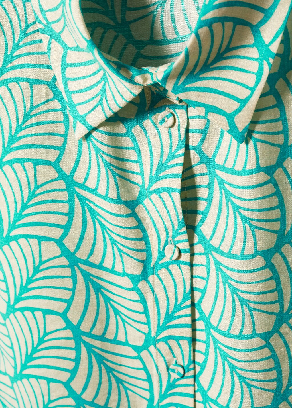 Buttoned printed shirt - Details of the article 8