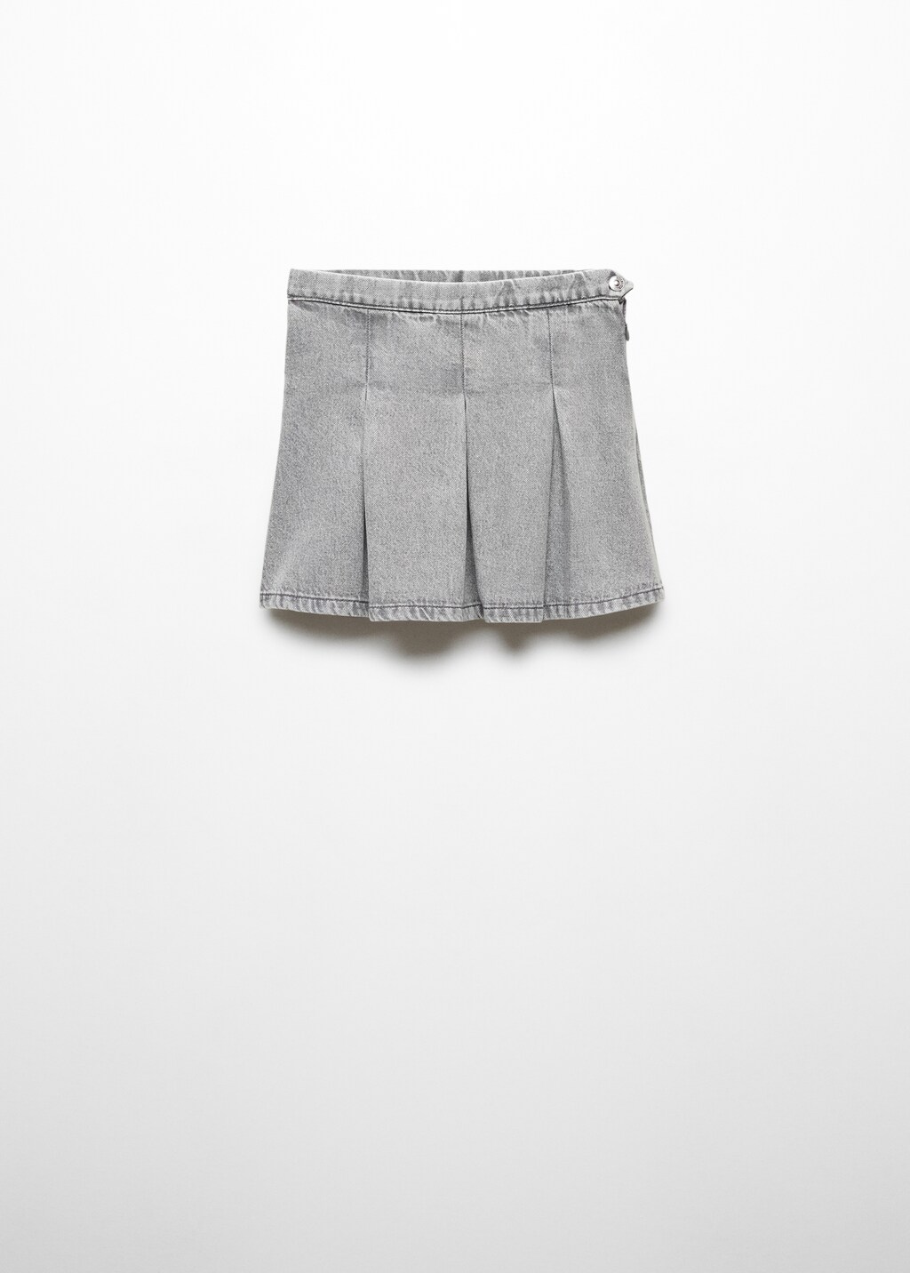 Pleated denim skirt