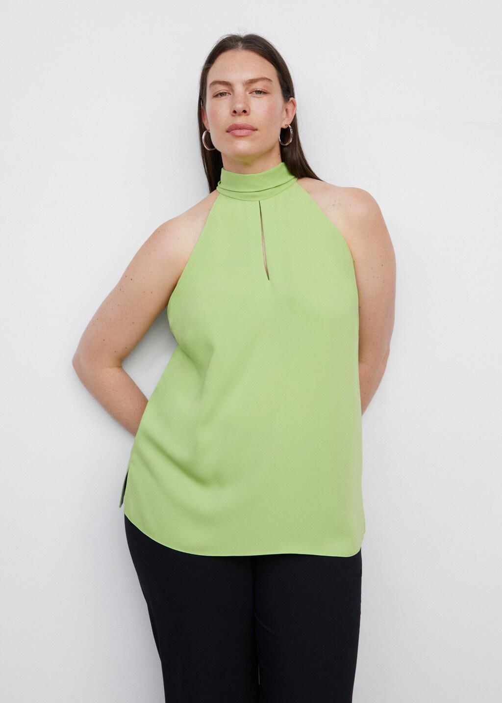 Halter top with slit detail - Details of the article 5