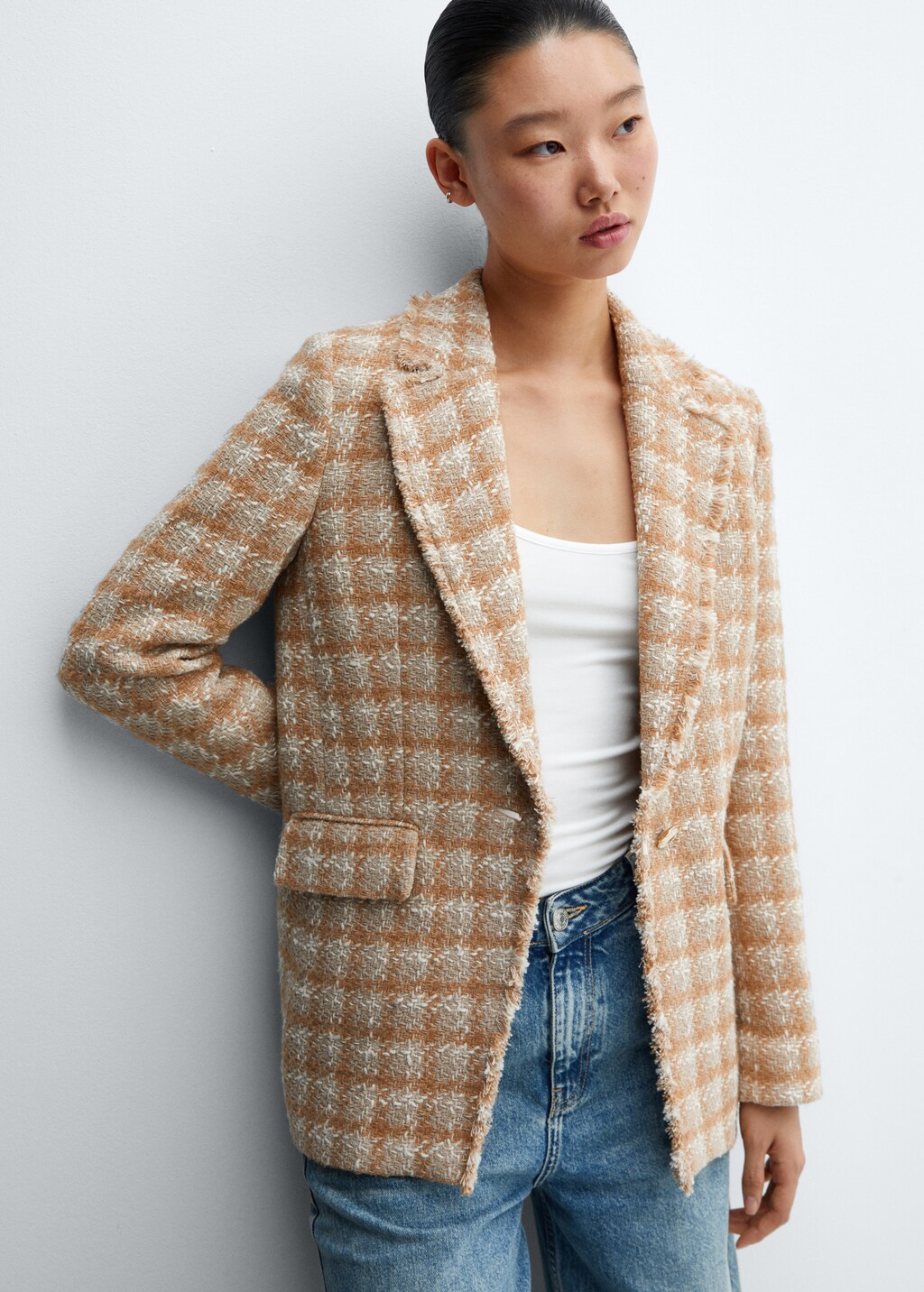 Tweed jacket with jewel button - Details of the article 2