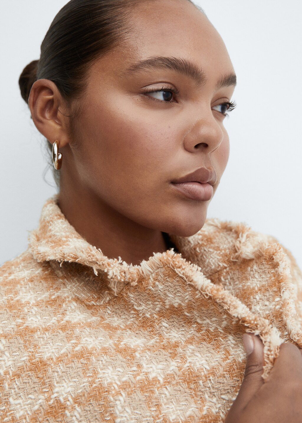 Tweed jacket with jewel button - Details of the article 4