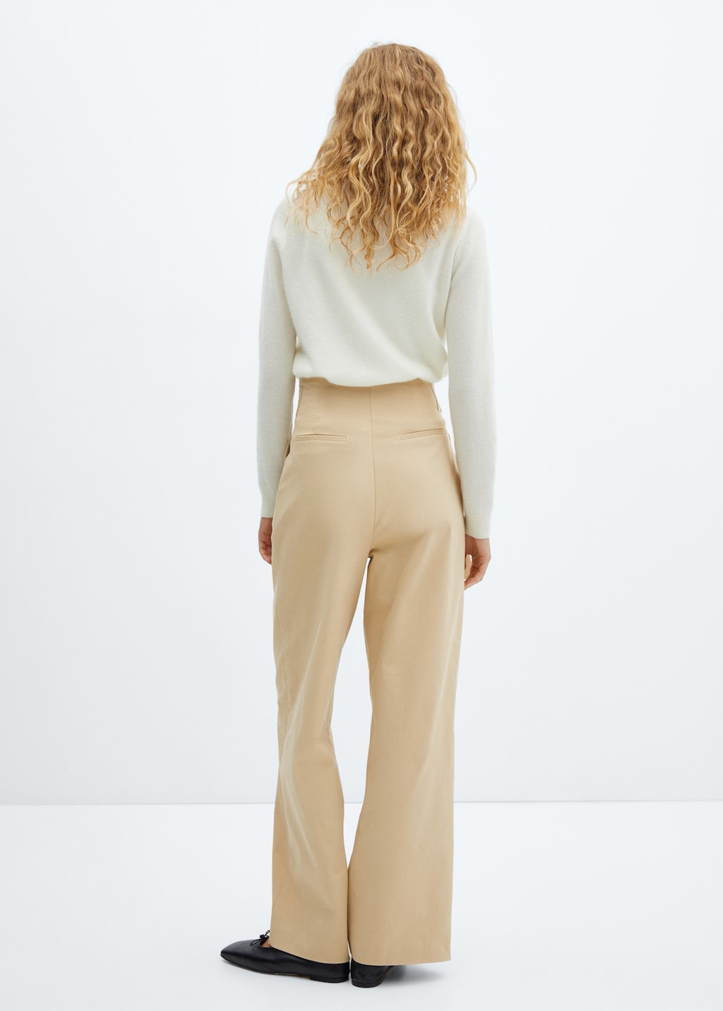 Paperbag trousers with belt - Reverse of the article