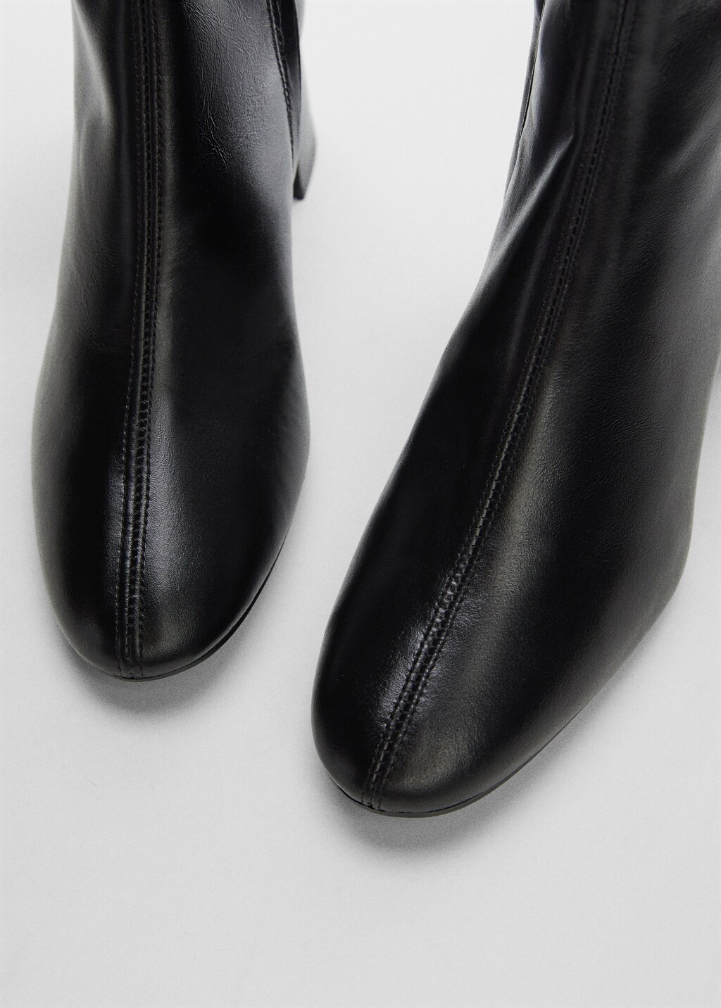 Heeled leather ankle boots - Details of the article 1