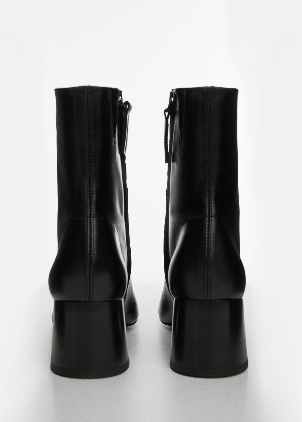 Heeled leather ankle boots - Details of the article 2