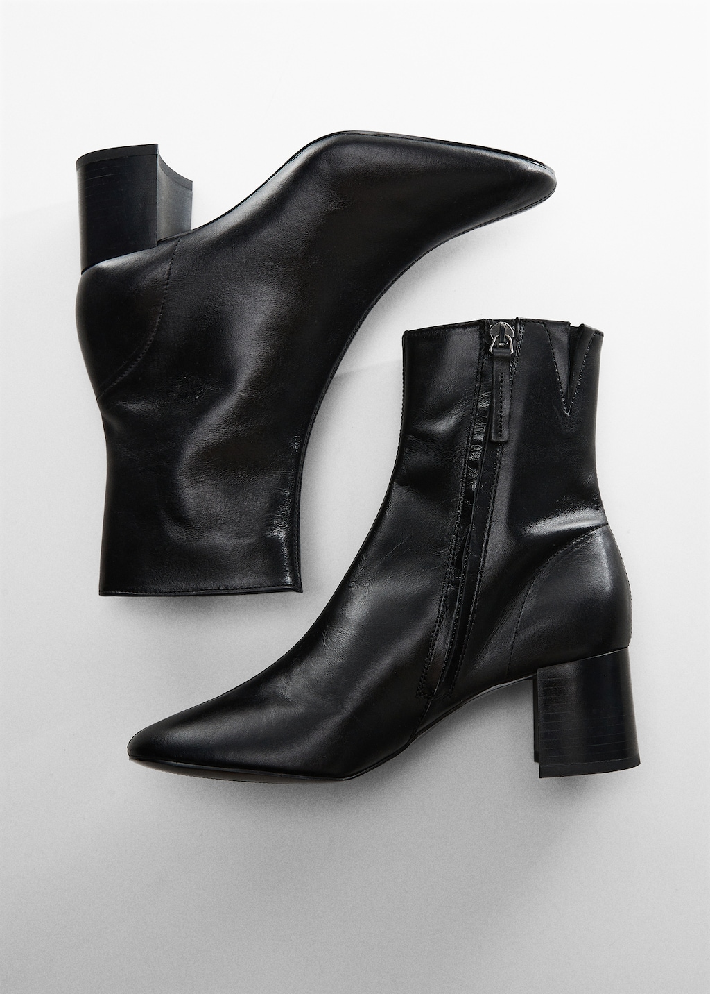 Heeled leather ankle boots - Details of the article 5