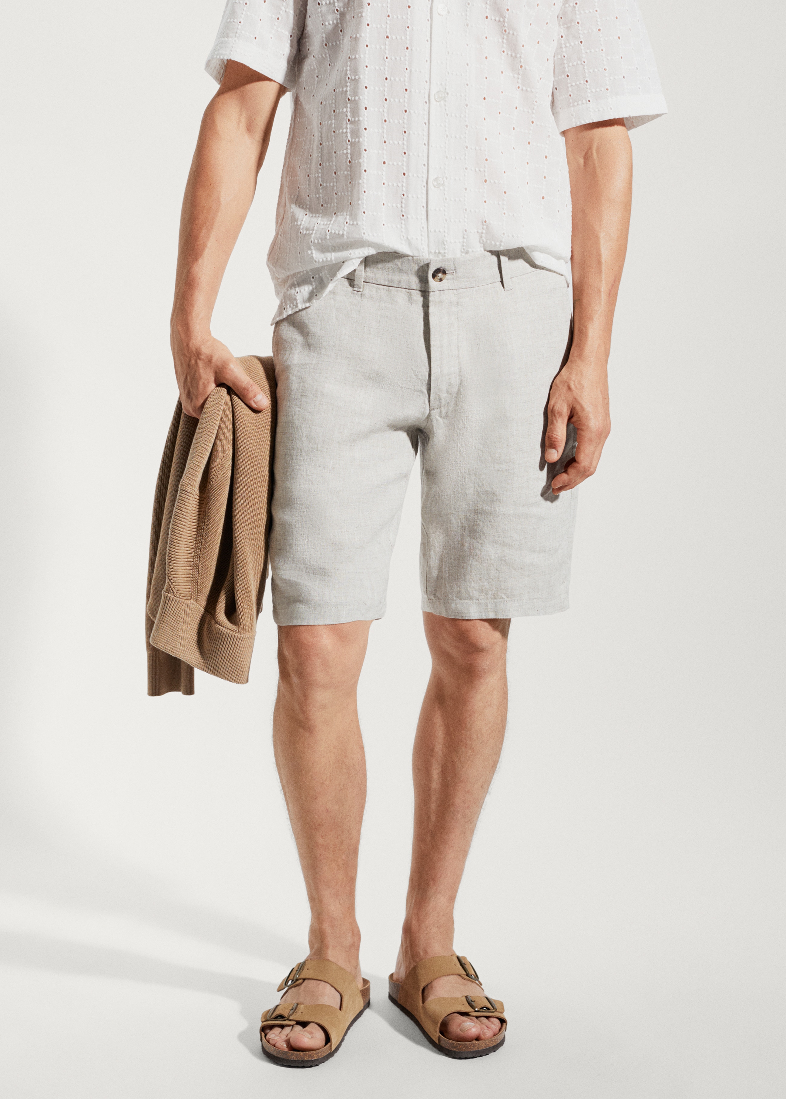 Slim Fit-Bermudashorts aus Leinen - Mittlere Ansicht