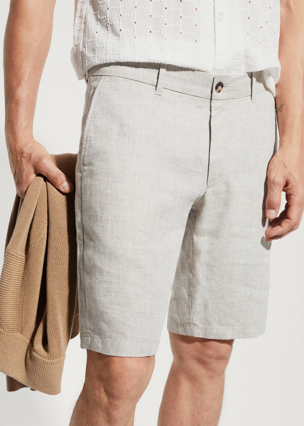 Slim-fit linen bermuda shorts - Details of the article 1