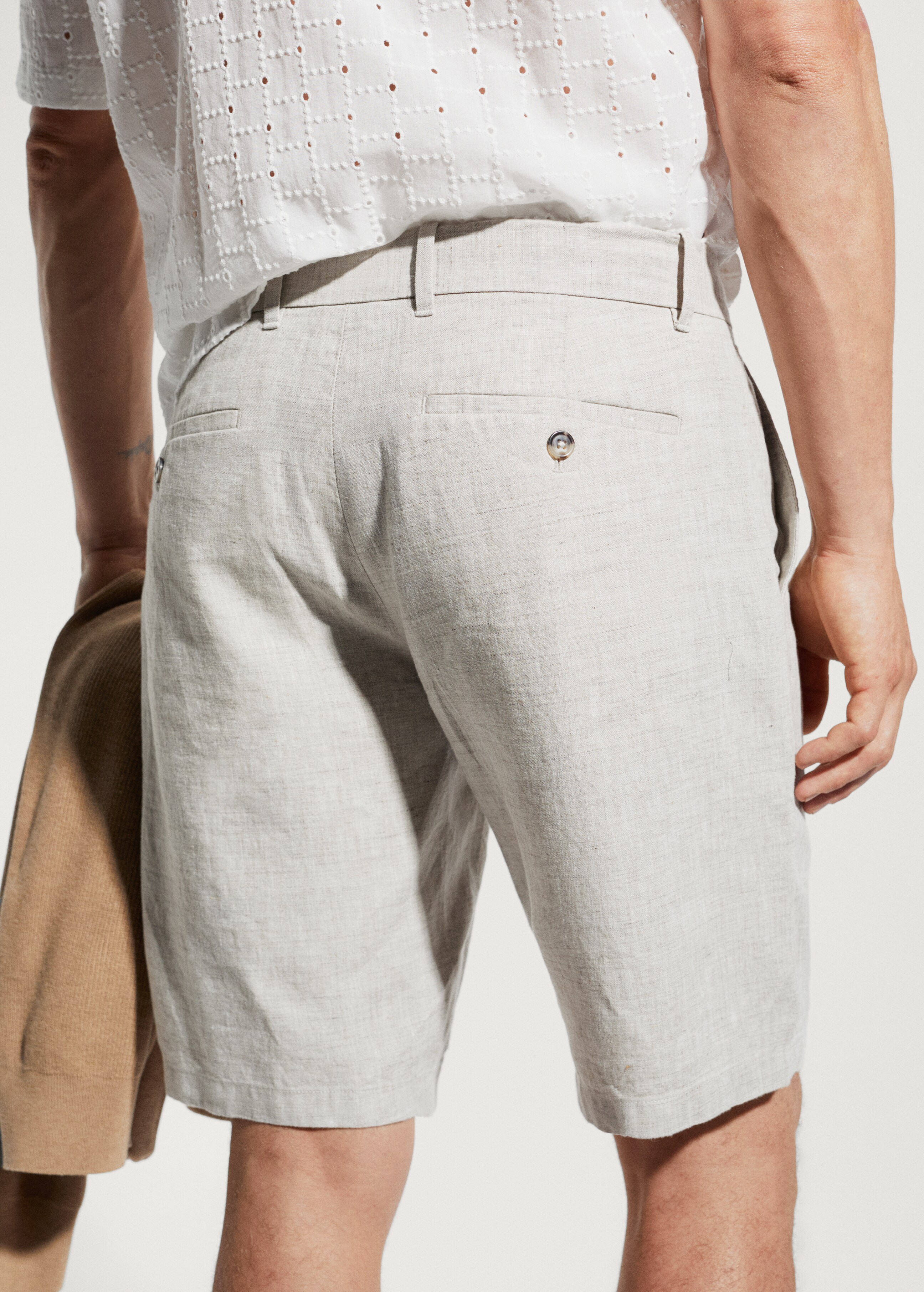 Slim-fit linen bermuda shorts - Details of the article 6