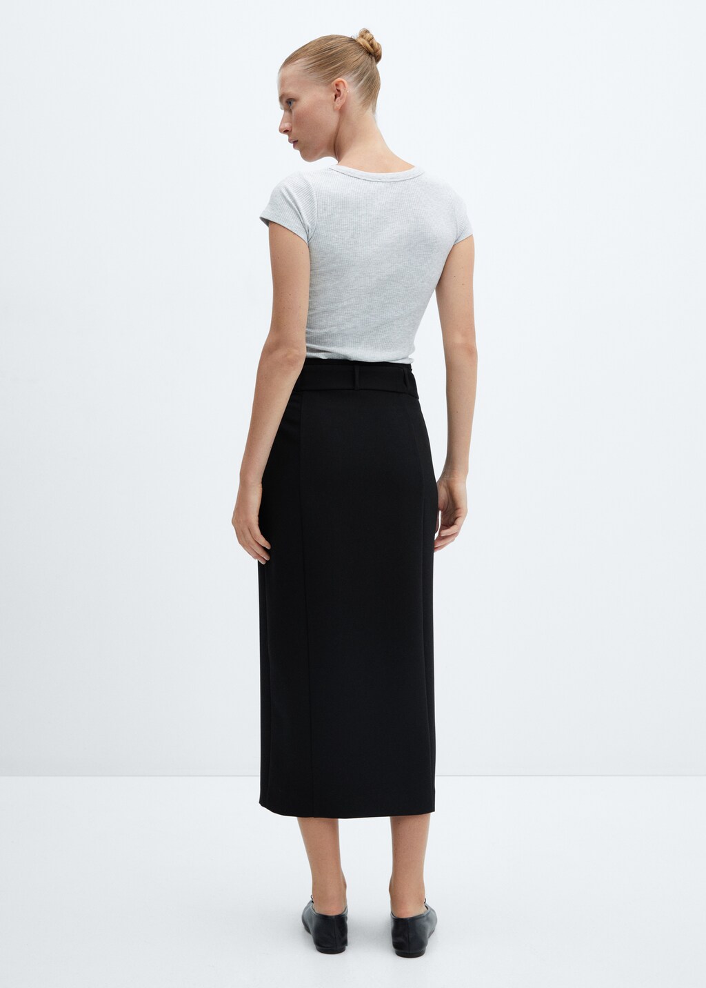 Skirt with slit and belt - Reverse of the article