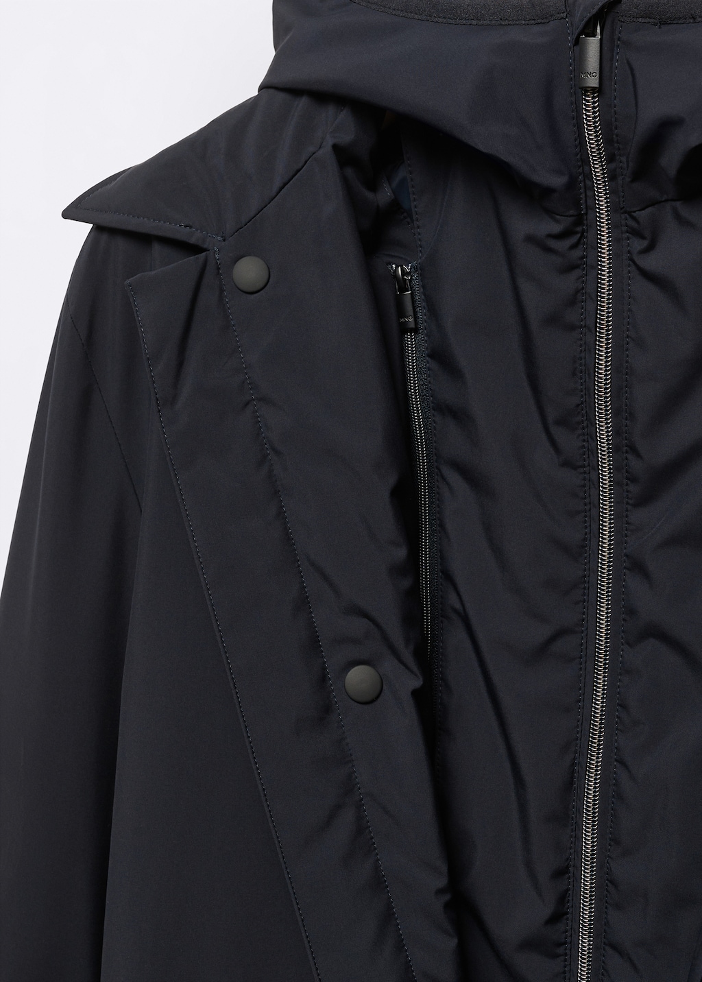 Wasserabweisender Trenchcoat mit Kapuze - Detail des Artikels 8