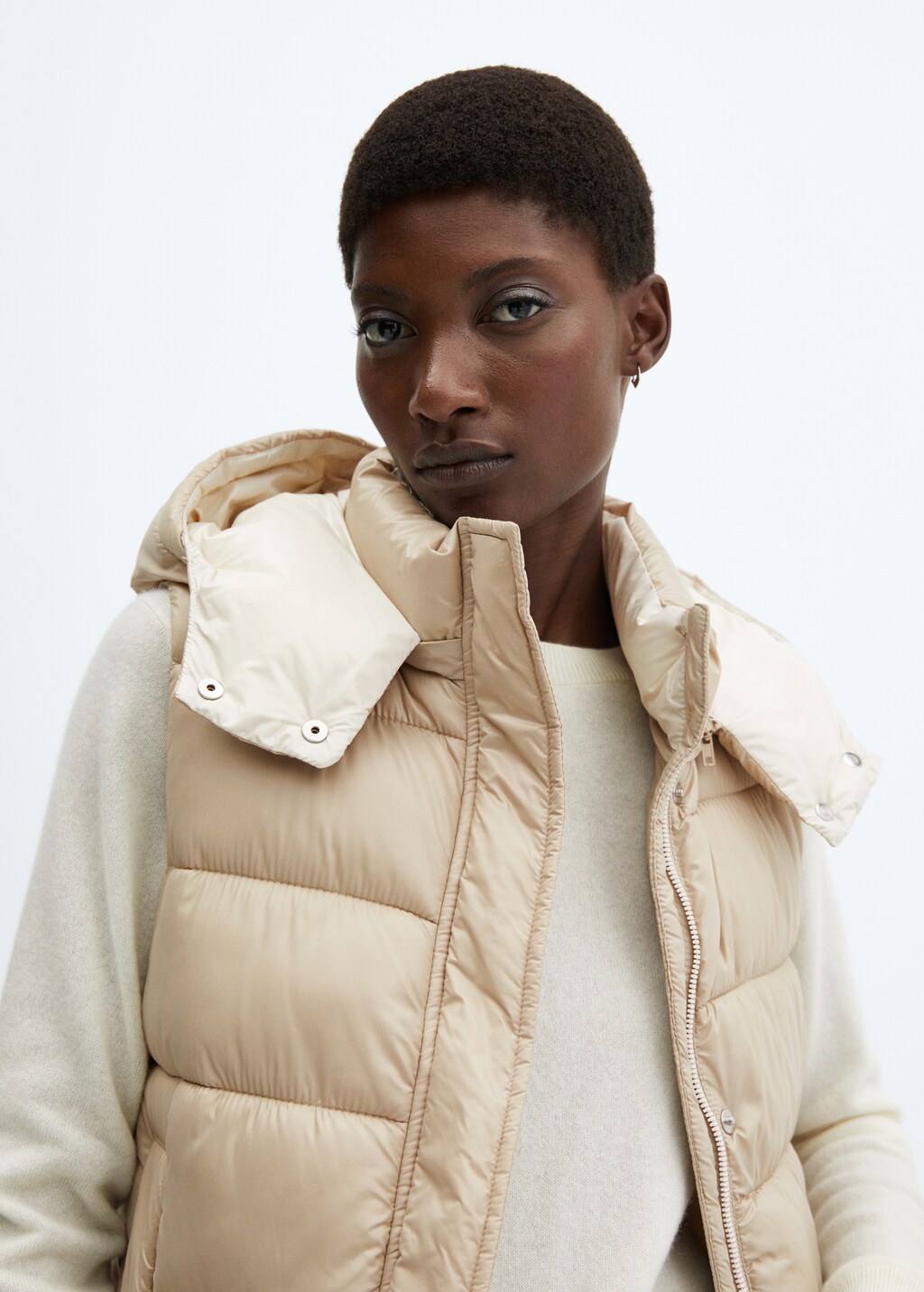 Water-repellent quilted gilet with hood - Details of the article 1