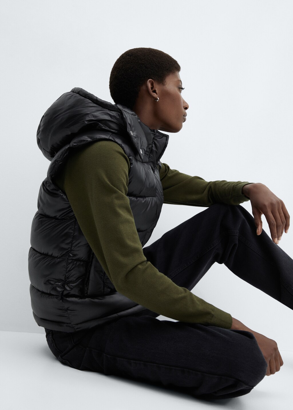 Water-repellent quilted gilet with hood - Details of the article 2