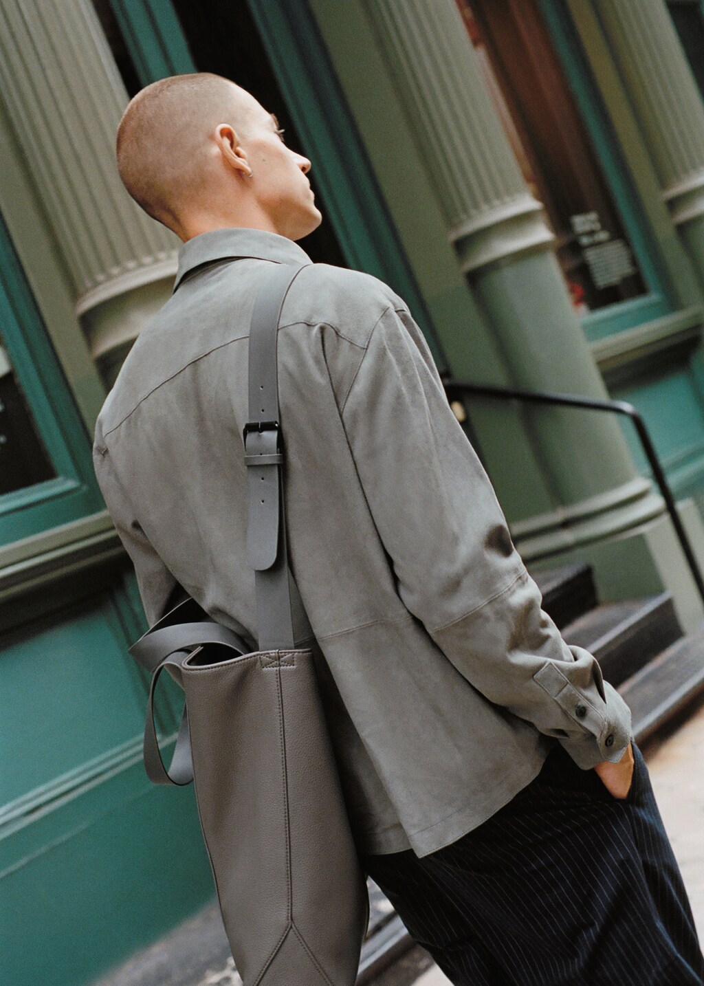 Suede leather overshirt with pocket - Details of the article 6