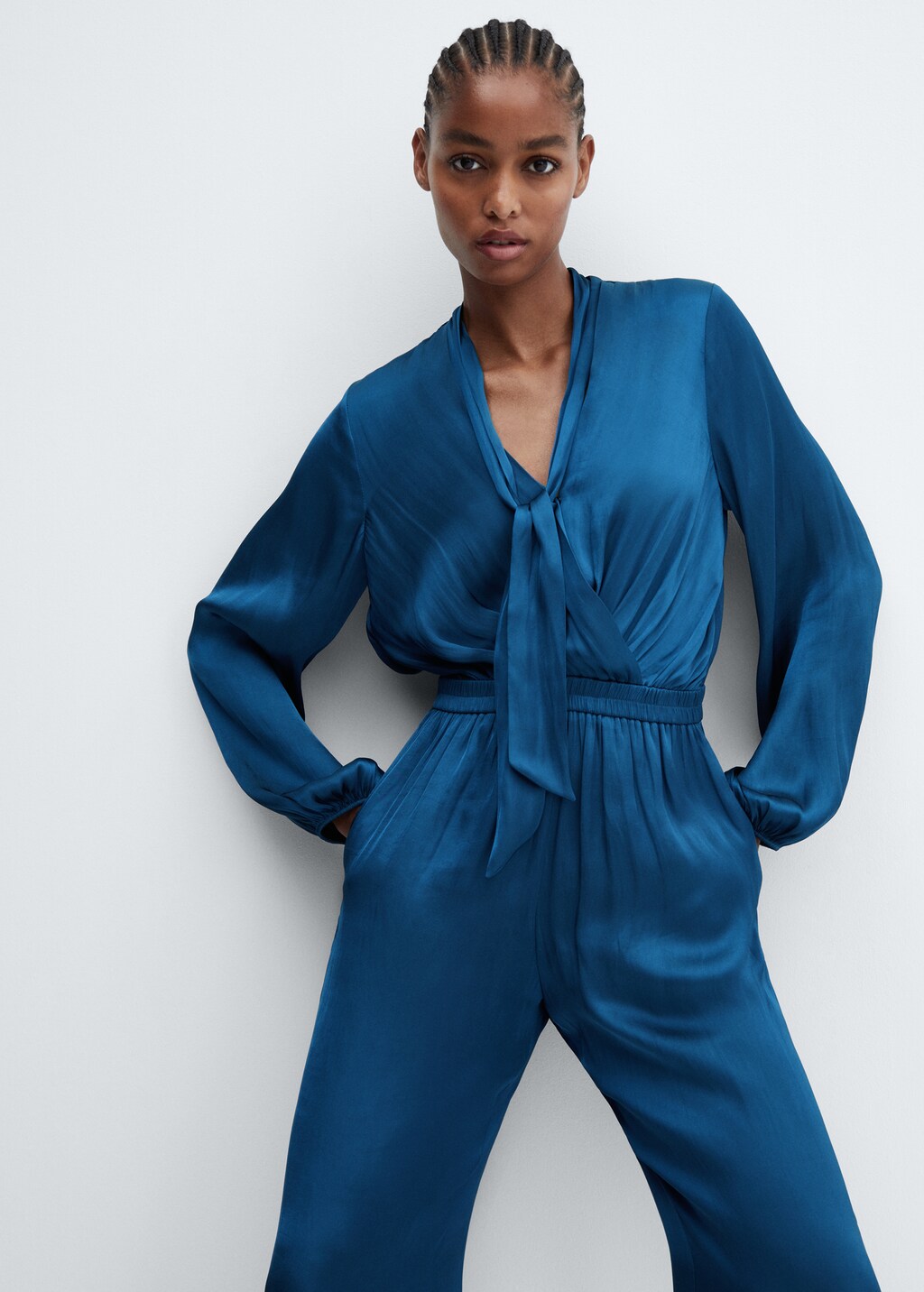 Long satin jumpsuit with bow - Details of the article 2