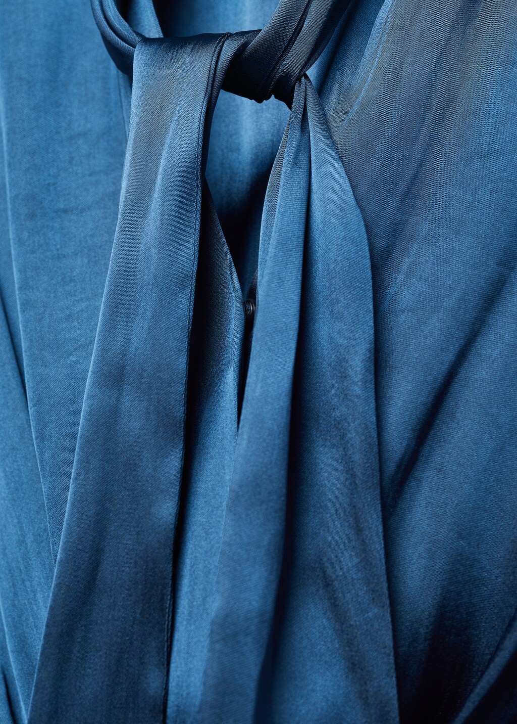 Long satin jumpsuit with bow - Details of the article 8