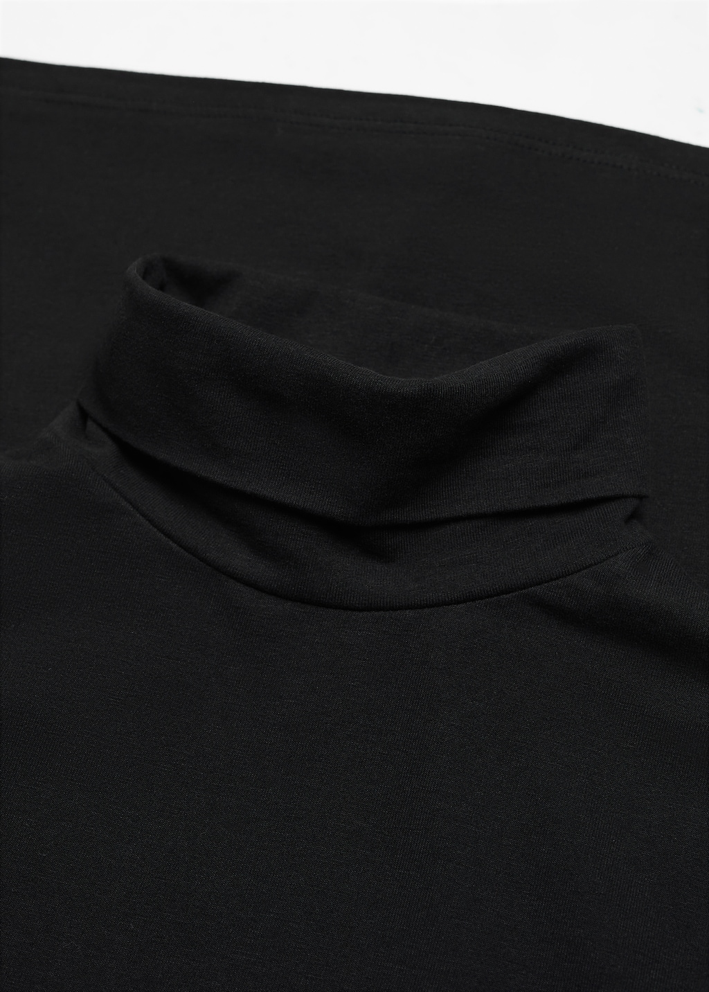 Turtleneck long-sleeved t-shirt - Details of the article 8