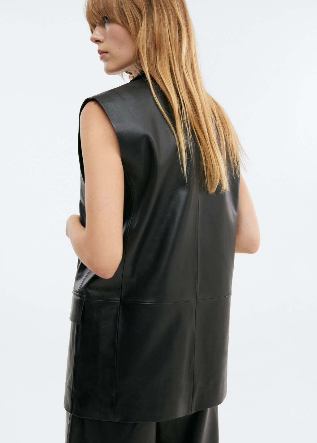 Long leather gilet - Reverse of the article