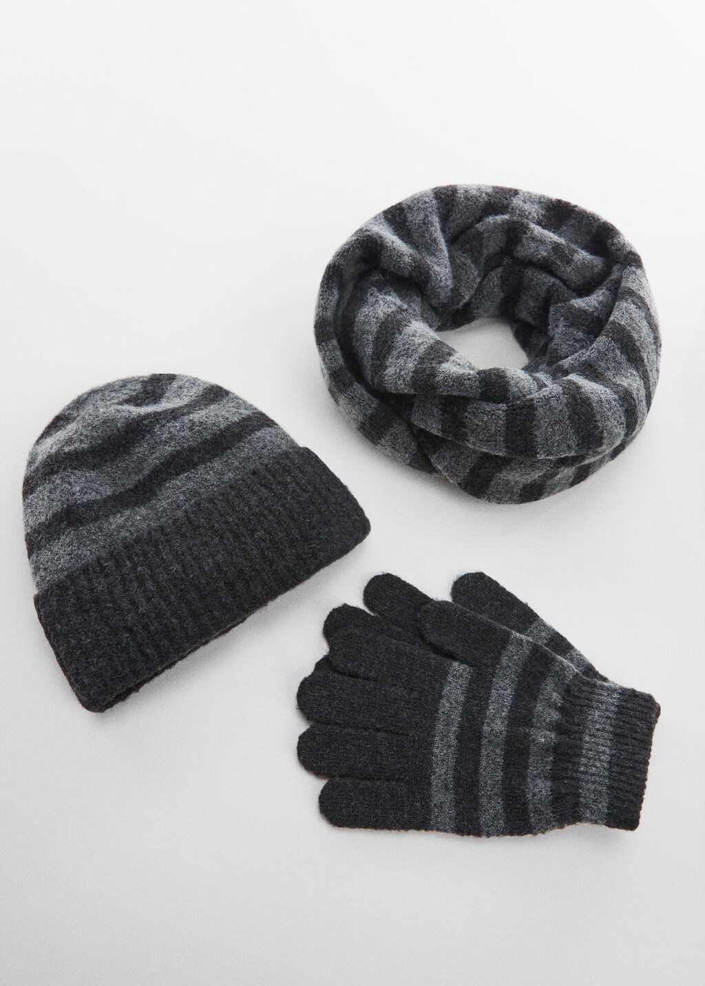 Striped knit gloves - Details of the article 1