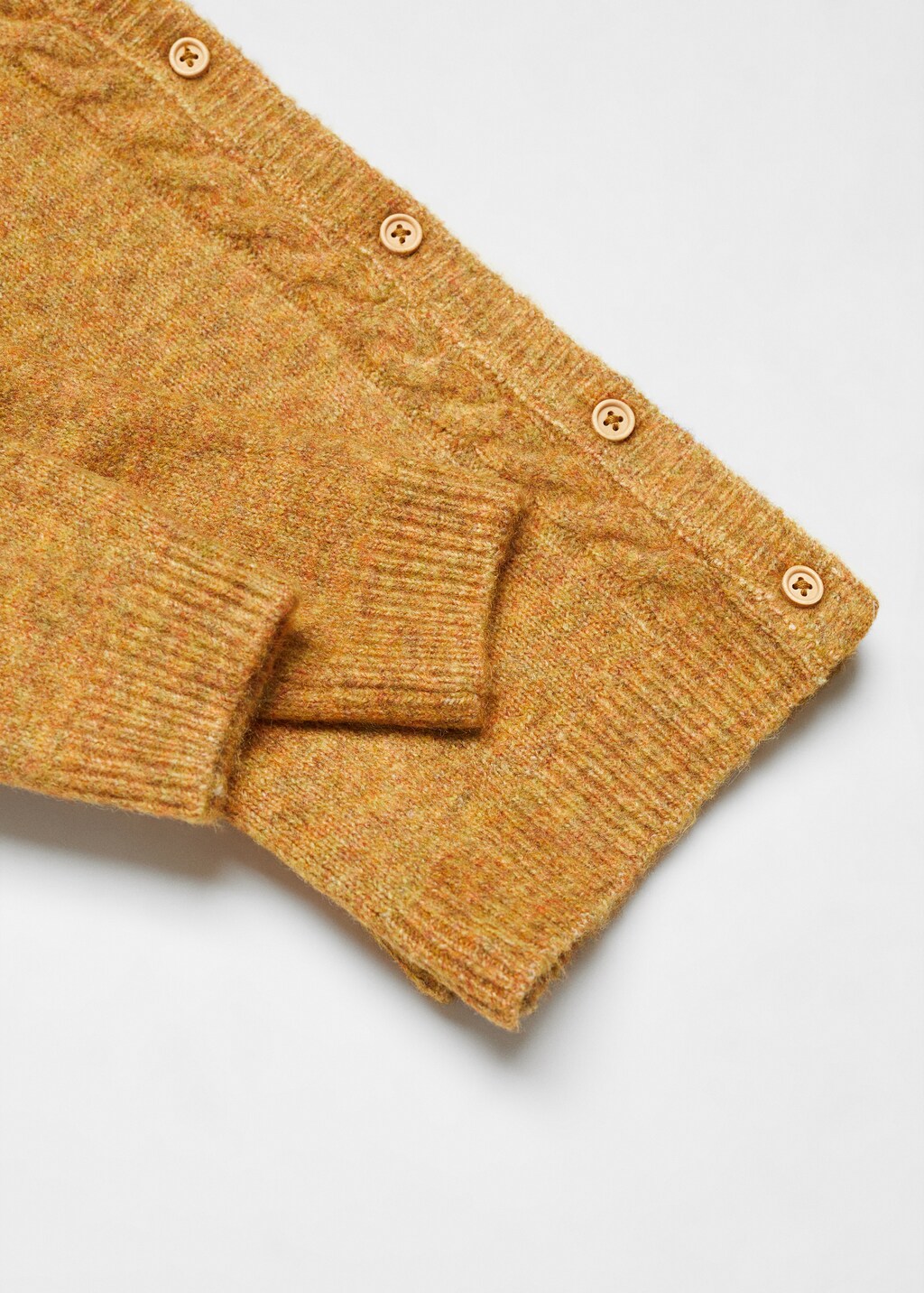 Strickjacke mit Knöpfen - Detail des Artikels 8