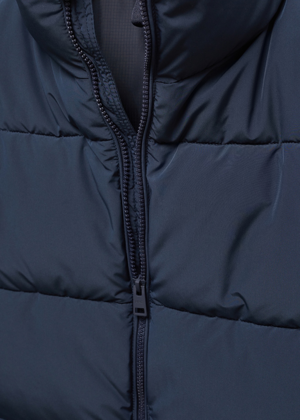 Water-repellent quilted gilet - Details of the article 8