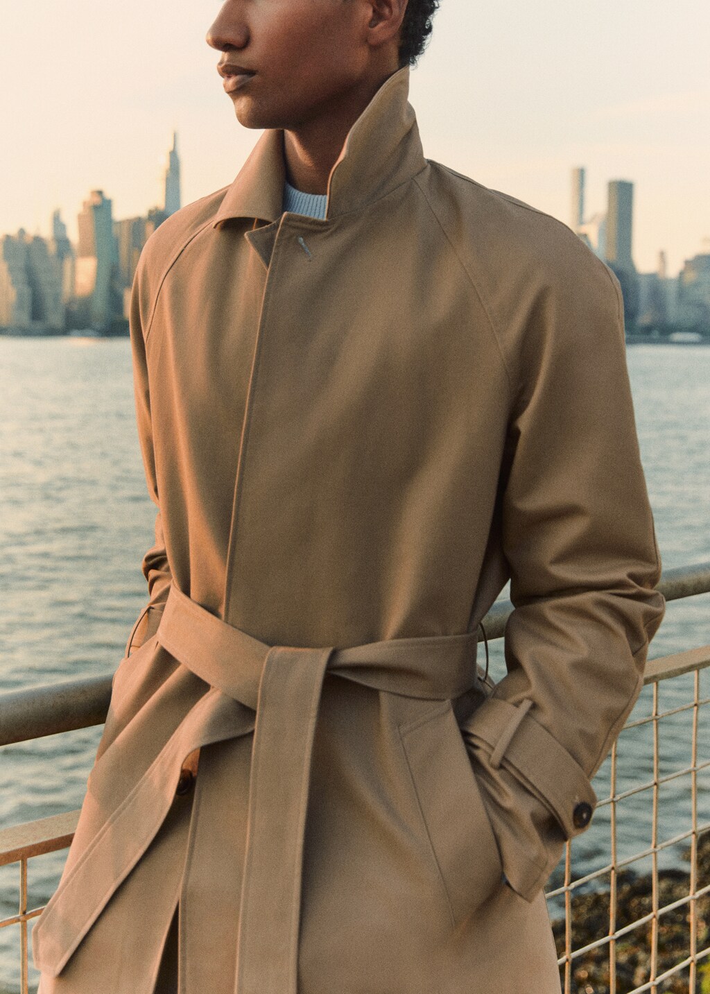 Water-repellent quilted trench coat - Details of the article 5