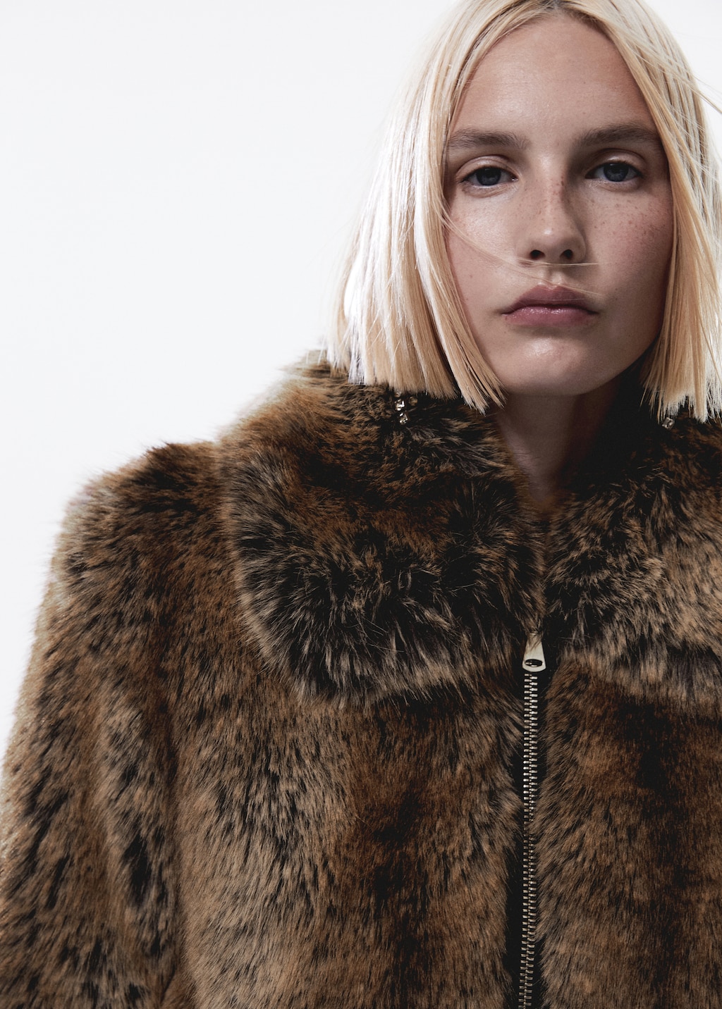 Cropped fur-effect bomber jacket - Details of the article 1