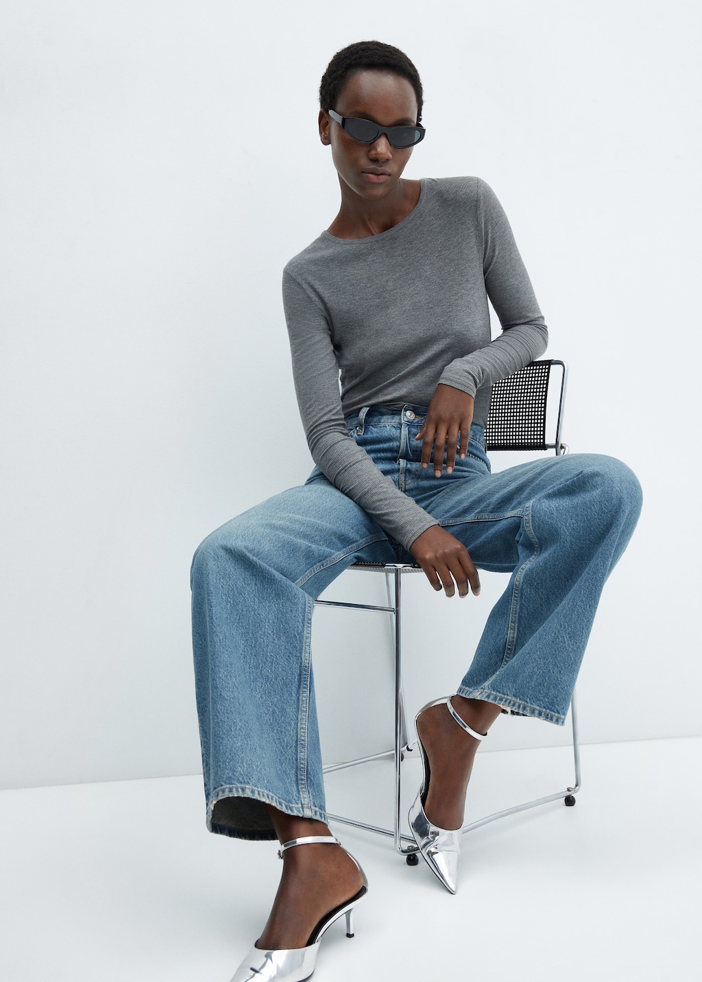 Mid-rise straight jeans - Details of the article 2