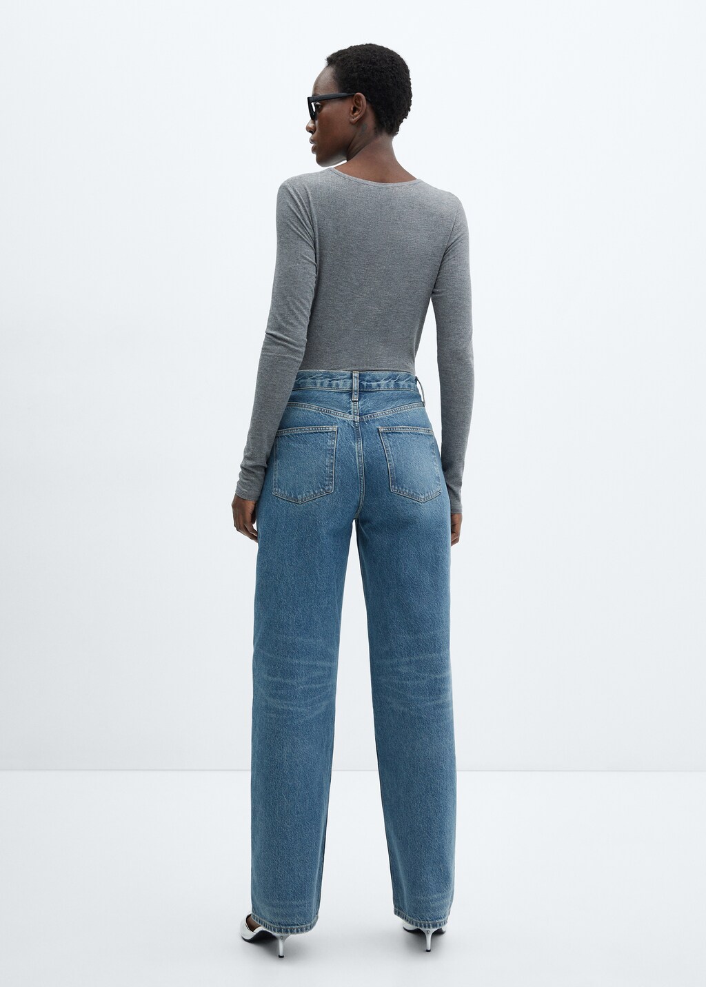 Mid-rise straight jeans - Reverse of the article