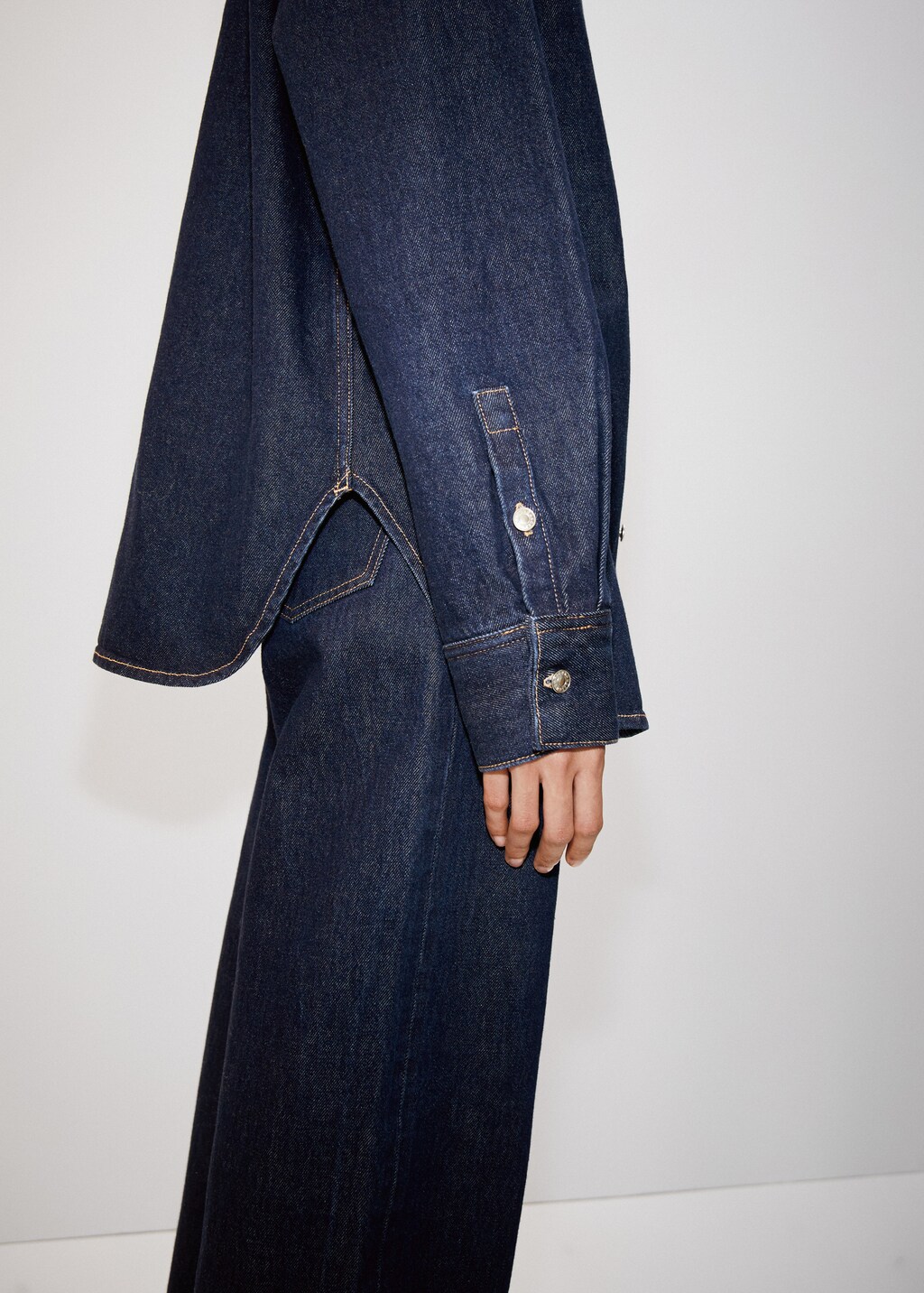 Oversized denim overshirt - Details of the article 6