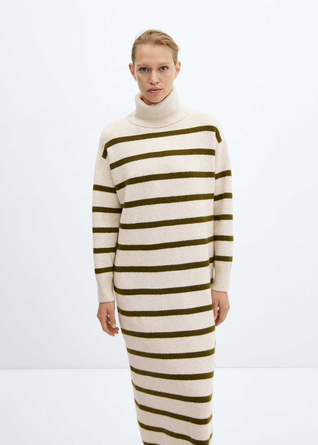 Knitted turtleneck dress - Medium plane