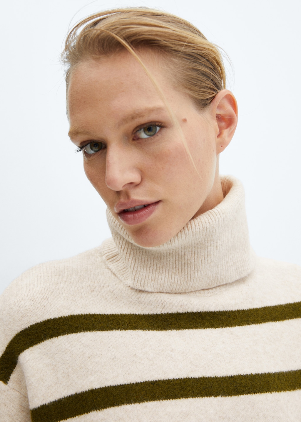 Knitted turtleneck dress - Details of the article 1