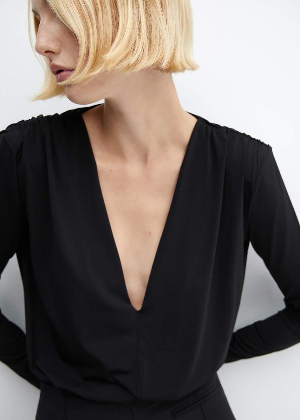 V-neck bodysuit - Details of the article 1