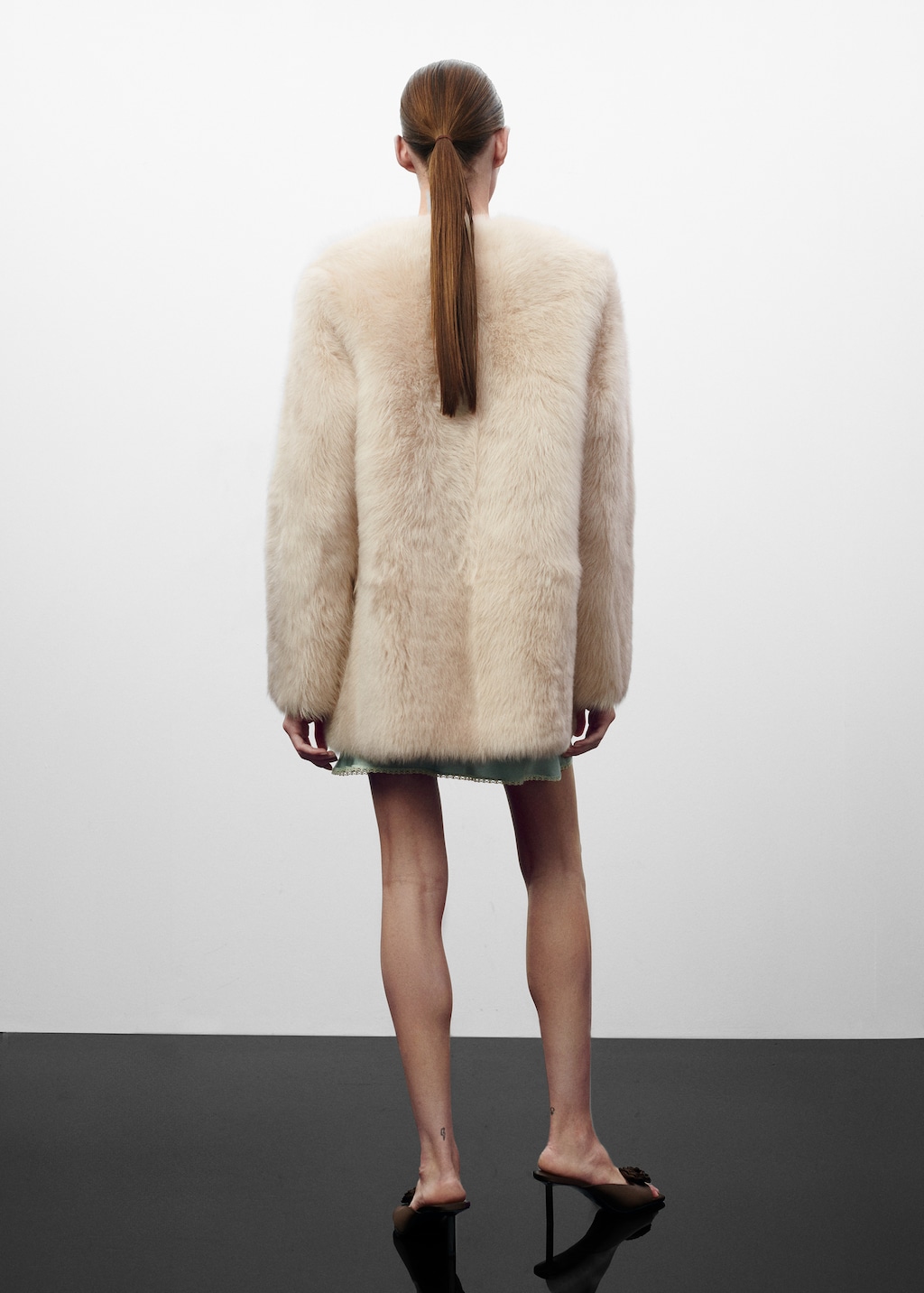 Leather coat  with fur-effect interior - Reverse of the article