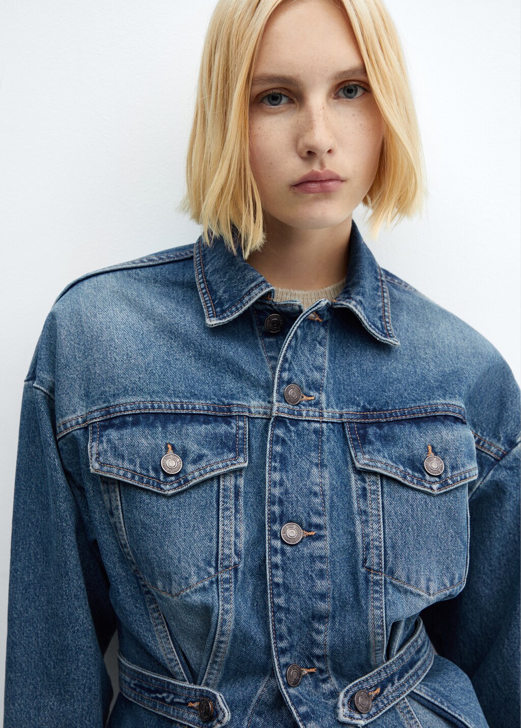 Fitted denim jacket - Details of the article 1