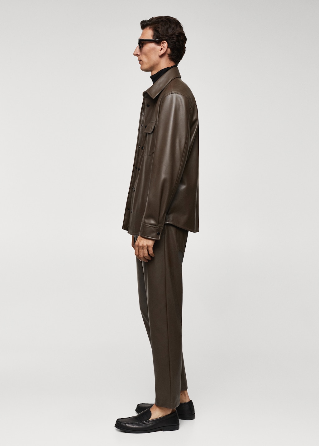 Leather-effect slim-fit trousers - Details of the article 4